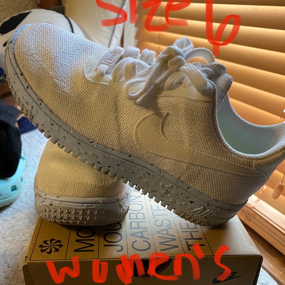 Womens Nike tennis shoes
